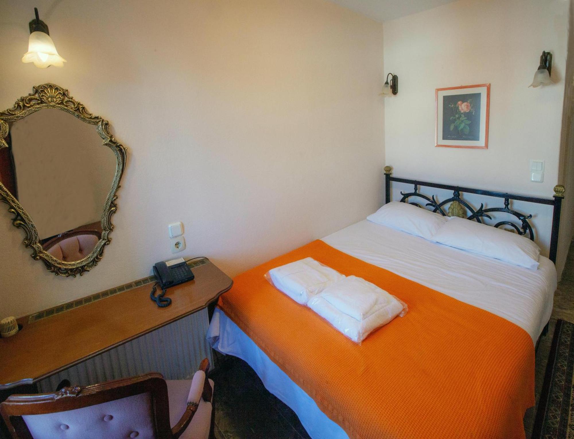 Byron Traditional Hotel